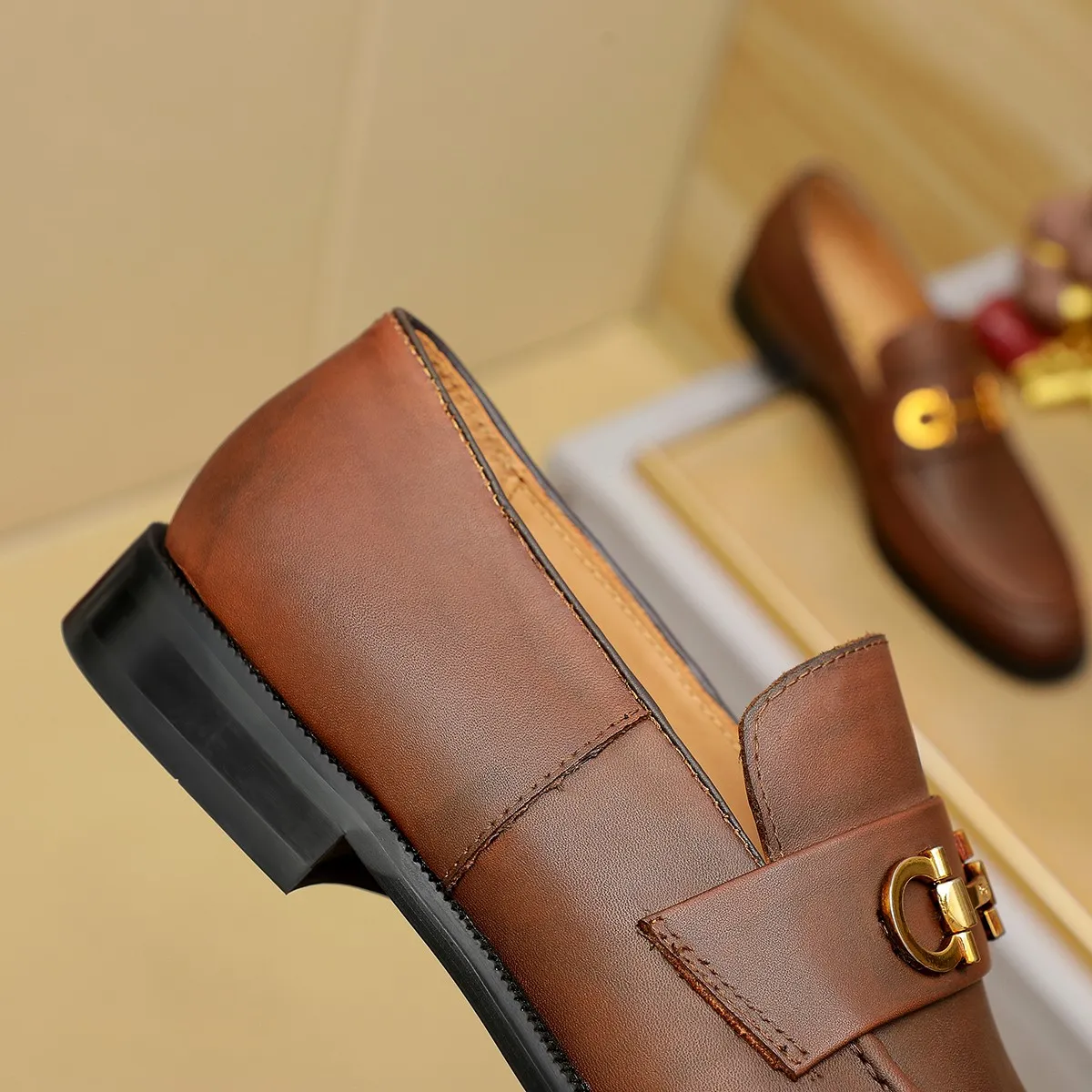 Men's shoes 💰440 Ferragamo [Ferragamo] top imported suit men's shoes 💯Original copy of the official website, product materials: selected imported embossed calfskin + luxury hardware buckle accessories ~ imported water-dyed cow 🐂 leather lining. Strong three-dimensional visual effect, original combination outsole, multiple colors available😘 Size: 39-44 (38.45.46. Customized)